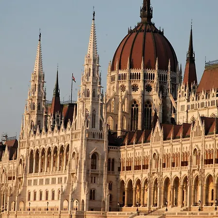 Sunny & Elegant Large Flat Next To Parliament Apartment Budapest Exterior photo
