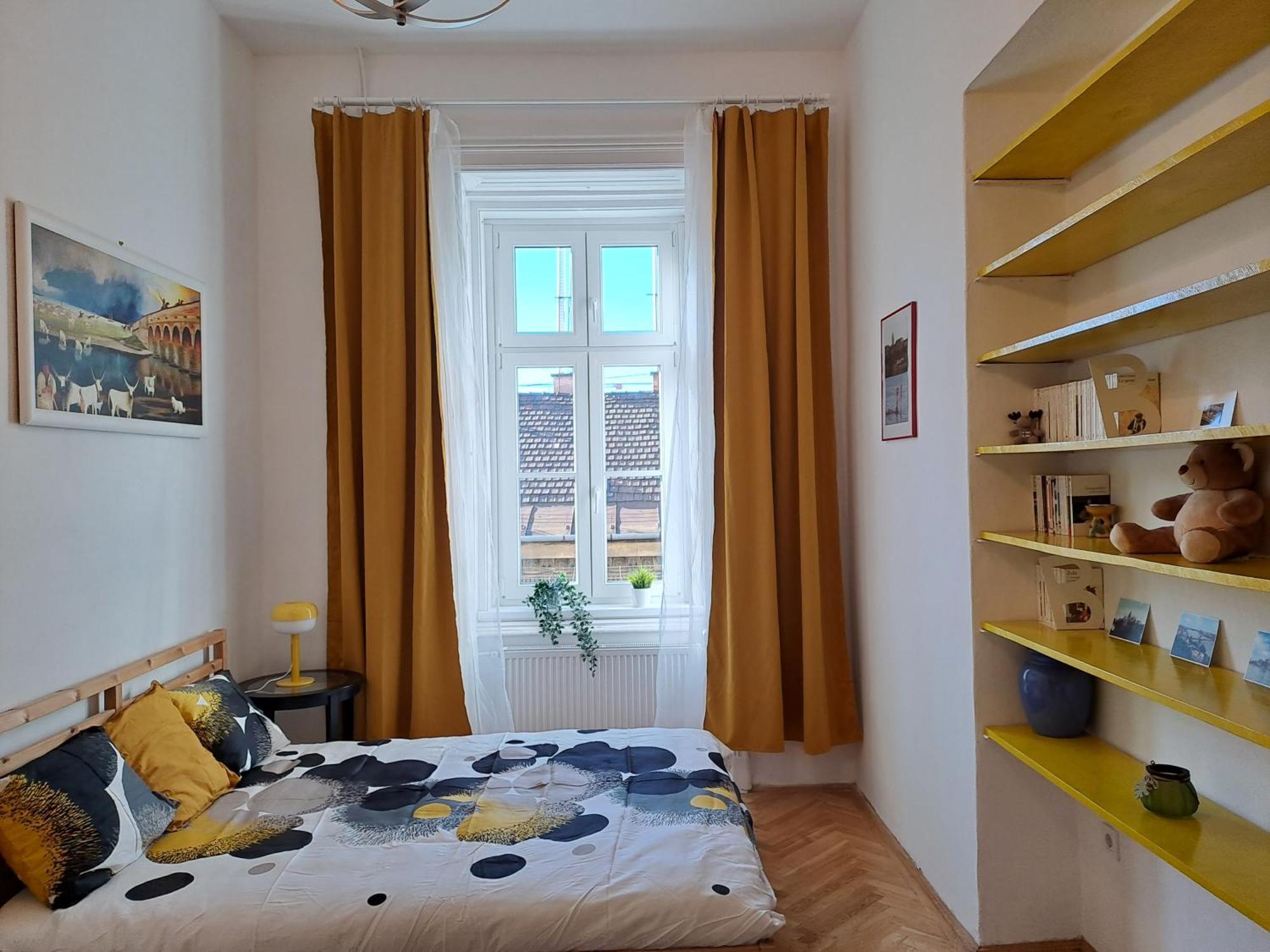 Sunny & Elegant Large Flat Next To Parliament * Boedapest